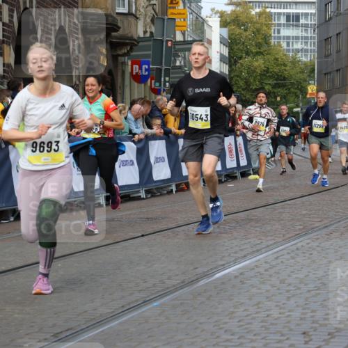 05.10.2025 - 20. swb-Marathon Bremen Strokosch-Dieckow http://msf.ph/oto/9227502 05.10.2025 10:50:00 Ziel 9485, 9676, 9693, 9787, 9803, 10246, 10543, 10868, 10946, 11208, 11288, 11295, 11621, 11642 meine-sportfotos.de