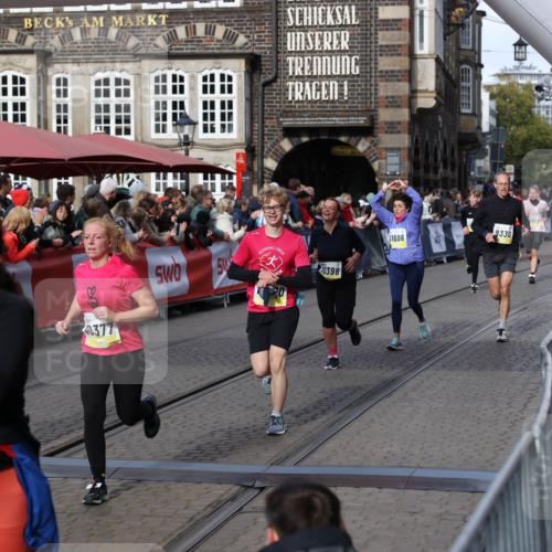05.10.2025 - 20. swb-Marathon Bremen Yannick Fuchs http://msf.ph/oto/9227512 05.10.2025 10:58:15 Ziel 9330, 9576, 9582, 9634, 9872, 10127, 10377, 10395, 10398, 10459, 10620, 10793, 11058, 11601, 11608 meine-sportfotos.de