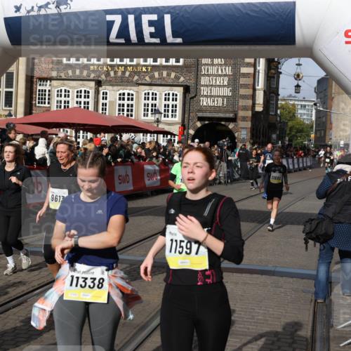 05.10.2025 - 20. swb-Marathon Bremen Yannick Fuchs http://msf.ph/oto/9227566 05.10.2025 11:01:22 Ziel 9182, 9443, 9613, 9880, 10544, 10762, 10914, 11337, 11338, 11524, 11597, 11680 meine-sportfotos.de