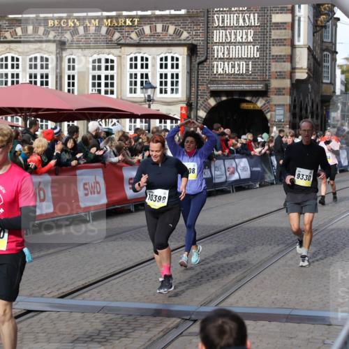 05.10.2025 - 20. swb-Marathon Bremen Yannick Fuchs http://msf.ph/oto/9227574 05.10.2025 10:58:17 Ziel 9330, 9576, 9582, 9634, 9952, 10127, 10377, 10395, 10398, 10459, 10620, 11058, 11562, 11608 meine-sportfotos.de