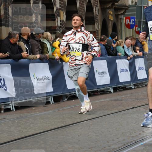 05.10.2025 - 20. swb-Marathon Bremen Strokosch-Dieckow http://msf.ph/oto/9227575 05.10.2025 10:50:03 Ziel 9485, 9645, 9676, 9693, 9787, 9803, 10246, 10543, 10868, 11104, 11208, 11288, 11295, 11621 meine-sportfotos.de