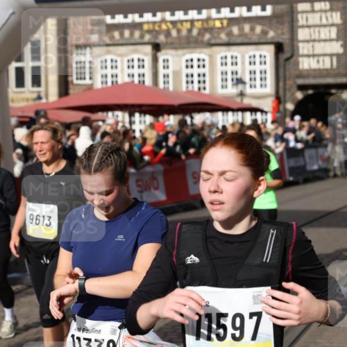 05.10.2025 - 20. swb-Marathon Bremen Yannick Fuchs http://msf.ph/oto/9227580 05.10.2025 11:01:22 Ziel 9182, 9443, 9613, 9880, 10544, 10762, 10914, 11337, 11338, 11524, 11597, 11680 meine-sportfotos.de