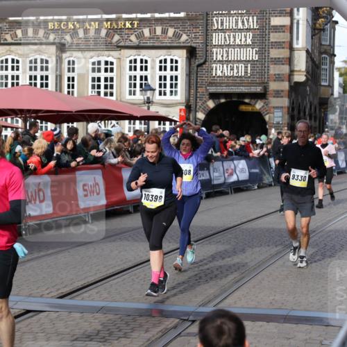 05.10.2025 - 20. swb-Marathon Bremen Yannick Fuchs http://msf.ph/oto/9227582 05.10.2025 10:58:17 Ziel 9330, 9576, 9582, 9634, 9952, 10127, 10377, 10395, 10398, 10459, 10620, 11058, 11562, 11608 meine-sportfotos.de