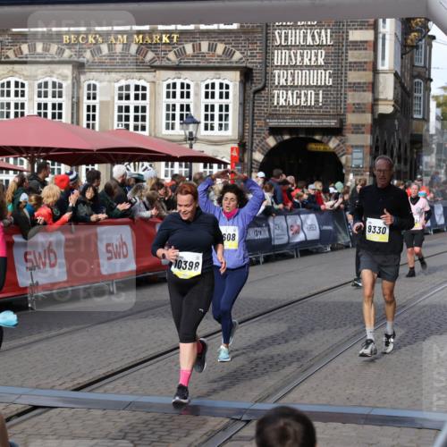 05.10.2025 - 20. swb-Marathon Bremen Yannick Fuchs http://msf.ph/oto/9227589 05.10.2025 10:58:17 Ziel 9330, 9576, 9582, 9634, 9952, 10127, 10377, 10395, 10398, 10459, 10620, 11058, 11562, 11608 meine-sportfotos.de