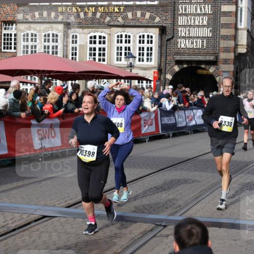 05.10.2025 - 20. swb-Marathon Bremen Yannick Fuchs http://msf.ph/oto/9227604 05.10.2025 10:58:17 Ziel 9330, 9576, 9582, 9634, 9952, 10127, 10377, 10395, 10398, 10459, 10620, 11058, 11562, 11608 meine-sportfotos.de