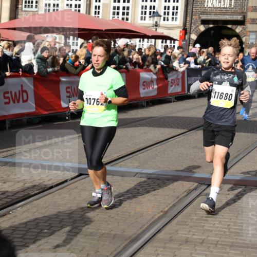 05.10.2025 - 20. swb-Marathon Bremen Yannick Fuchs http://msf.ph/oto/9227618 05.10.2025 11:01:23 Ziel 9182, 9613, 9925, 10544, 10762, 10914, 11337, 11338, 11597, 11680 meine-sportfotos.de