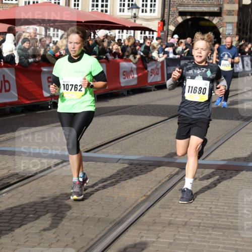 05.10.2025 - 20. swb-Marathon Bremen Yannick Fuchs http://msf.ph/oto/9227625 05.10.2025 11:01:23 Ziel 9182, 9613, 9925, 10544, 10762, 10914, 11337, 11338, 11597, 11680 meine-sportfotos.de