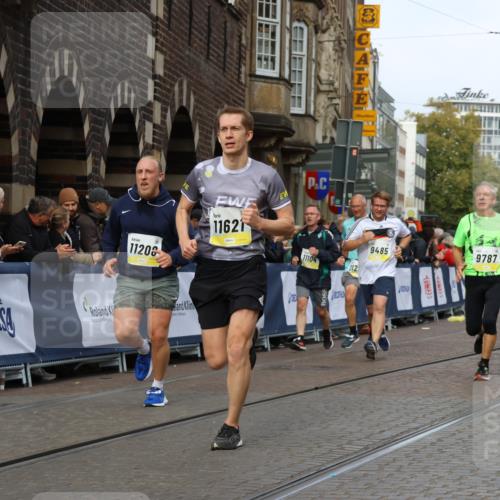 05.10.2025 - 20. swb-Marathon Bremen Strokosch-Dieckow http://msf.ph/oto/9227638 05.10.2025 10:50:05 Ziel 9485, 9645, 9676, 9689, 9787, 10246, 10868, 11104, 11208, 11288, 11295, 11621 meine-sportfotos.de