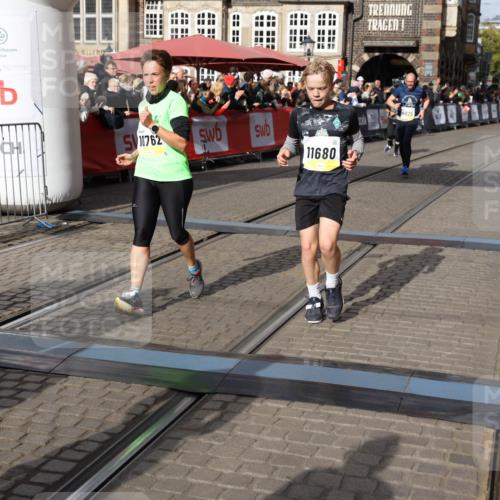 05.10.2025 - 20. swb-Marathon Bremen Yannick Fuchs http://msf.ph/oto/9227646 05.10.2025 11:01:24 Ziel 9182, 9613, 9925, 10544, 10762, 10914, 11337, 11338, 11597, 11680, 11688 meine-sportfotos.de