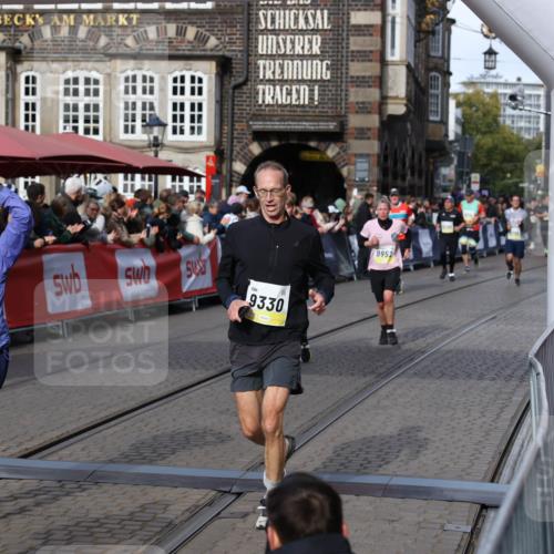 05.10.2025 - 20. swb-Marathon Bremen Yannick Fuchs http://msf.ph/oto/9227650 05.10.2025 10:58:18 Ziel 9330, 9576, 9582, 9634, 9952, 10127, 10377, 10395, 10398, 10459, 10620, 11058, 11562, 11608 meine-sportfotos.de