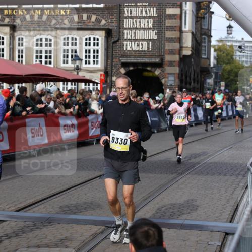 05.10.2025 - 20. swb-Marathon Bremen Yannick Fuchs http://msf.ph/oto/9227660 05.10.2025 10:58:18 Ziel 9330, 9576, 9582, 9634, 9952, 10127, 10377, 10395, 10398, 10459, 10620, 11058, 11562, 11608 meine-sportfotos.de
