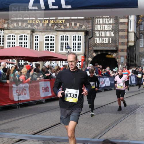 05.10.2025 - 20. swb-Marathon Bremen Yannick Fuchs http://msf.ph/oto/9227668 05.10.2025 10:58:19 Ziel 9330, 9576, 9582, 9634, 9952, 10127, 10377, 10395, 10398, 10459, 10620, 11058, 11562, 11608 meine-sportfotos.de