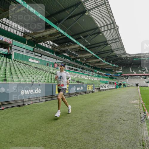05.10.2025 - 20. swb-Marathon Bremen Michael Burmester http://msf.ph/oto/9227669 05.10.2025 12:11:31 Laufen im Stadion 1, 1620, 1620 meine-sportfotos.de