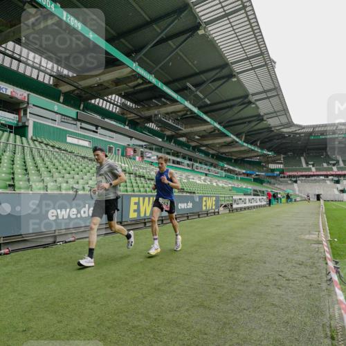05.10.2025 - 20. swb-Marathon Bremen Michael Burmester http://msf.ph/oto/9227674 05.10.2025 12:12:12 Laufen im Stadion 1, 717, 2053 meine-sportfotos.de