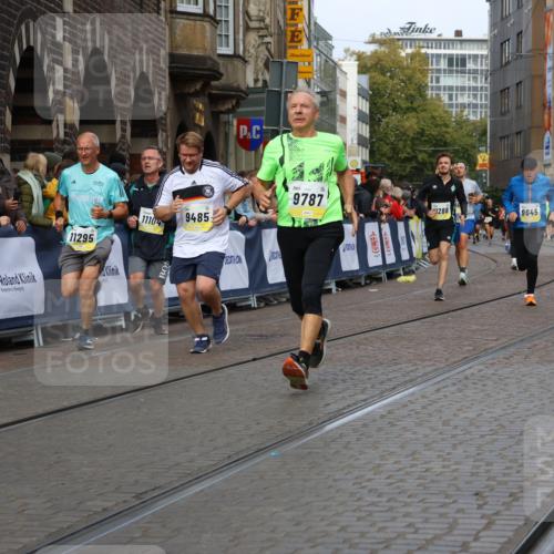 05.10.2025 - 20. swb-Marathon Bremen Strokosch-Dieckow http://msf.ph/oto/9227681 05.10.2025 10:50:07 Ziel 9485, 9579, 9645, 9689, 9787, 10246, 10356, 10400, 11104, 11208, 11288, 11295, 11621 meine-sportfotos.de