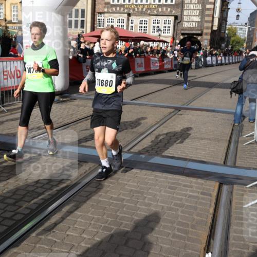 05.10.2025 - 20. swb-Marathon Bremen Yannick Fuchs http://msf.ph/oto/9227684 05.10.2025 11:01:25 Ziel 9182, 9613, 9925, 10544, 10762, 10914, 11337, 11338, 11597, 11680, 11688 meine-sportfotos.de