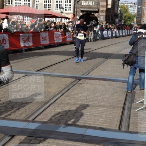 05.10.2025 - 20. swb-Marathon Bremen Yannick Fuchs http://msf.ph/oto/9227689 05.10.2025 11:01:25 Ziel 9182, 9613, 9925, 10544, 10762, 10914, 11337, 11338, 11597, 11680, 11688 meine-sportfotos.de