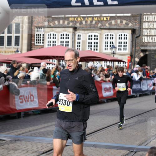 05.10.2025 - 20. swb-Marathon Bremen Yannick Fuchs http://msf.ph/oto/9227693 05.10.2025 10:58:19 Ziel 9330, 9576, 9582, 9634, 9952, 10127, 10377, 10395, 10398, 10459, 10620, 11058, 11562, 11608 meine-sportfotos.de