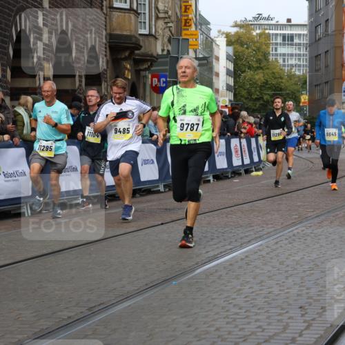 05.10.2025 - 20. swb-Marathon Bremen Strokosch-Dieckow http://msf.ph/oto/9227698 05.10.2025 10:50:07 Ziel 9485, 9579, 9645, 9689, 9787, 10246, 10356, 10400, 11104, 11208, 11288, 11295, 11621 meine-sportfotos.de