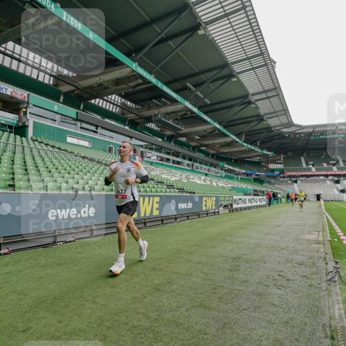 05.10.2025 - 20. swb-Marathon Bremen Michael Burmester http://msf.ph/oto/9227705 05.10.2025 12:13:02 Laufen im Stadion 529, 542, 600, 1113, 1437, 1509, 1771, 1948, 2116, 2159, 2292, 717, 2053 meine-sportfotos.de