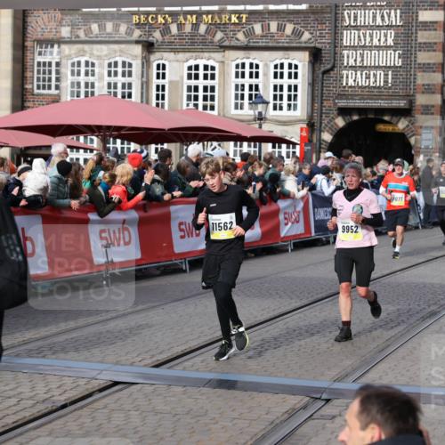 05.10.2025 - 20. swb-Marathon Bremen Yannick Fuchs http://msf.ph/oto/9227706 05.10.2025 10:58:20 Ziel 9330, 9634, 9952, 10377, 10398, 10459, 10620, 11562, 11608 meine-sportfotos.de