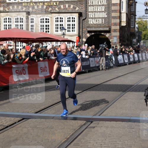 05.10.2025 - 20. swb-Marathon Bremen Yannick Fuchs http://msf.ph/oto/9227725 05.10.2025 11:01:26 Ziel 9182, 9613, 9925, 10544, 10762, 10914, 11337, 11338, 11597, 11680, 11688 meine-sportfotos.de
