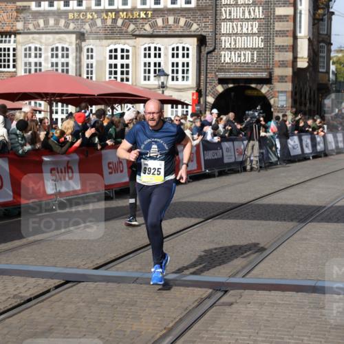 05.10.2025 - 20. swb-Marathon Bremen Yannick Fuchs http://msf.ph/oto/9227745 05.10.2025 11:01:26 Ziel 9182, 9613, 9925, 10544, 10762, 10914, 11337, 11338, 11597, 11680, 11688 meine-sportfotos.de