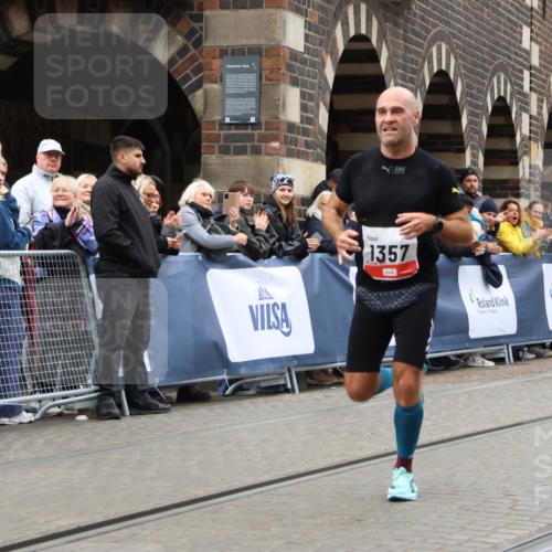 05.10.2025 - 20. swb-Marathon Bremen Strokosch-Dieckow http://msf.ph/oto/9227760 05.10.2025 12:25:04 Ziel 1357 meine-sportfotos.de