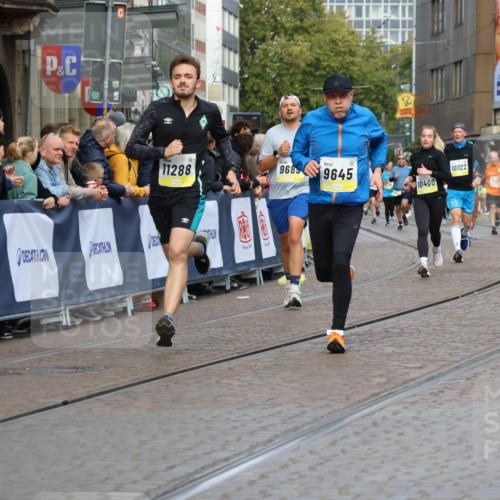 05.10.2025 - 20. swb-Marathon Bremen Strokosch-Dieckow http://msf.ph/oto/9227761 05.10.2025 10:50:08 Ziel 9485, 9579, 9645, 9689, 9787, 10022, 10246, 10356, 10400, 11104, 11208, 11288, 11295, 11621 meine-sportfotos.de