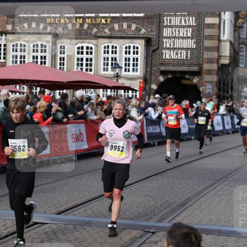 05.10.2025 - 20. swb-Marathon Bremen Yannick Fuchs http://msf.ph/oto/9227763 05.10.2025 10:58:21 Ziel 7077, 9330, 9634, 9952, 10377, 10398, 10620, 11562, 11608 meine-sportfotos.de