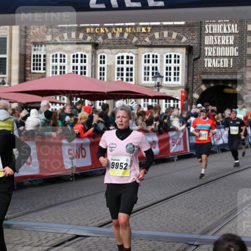 05.10.2025 - 20. swb-Marathon Bremen Yannick Fuchs http://msf.ph/oto/9227773 05.10.2025 10:58:21 Ziel 7077, 9330, 9634, 9952, 10377, 10398, 10620, 11562, 11608 meine-sportfotos.de