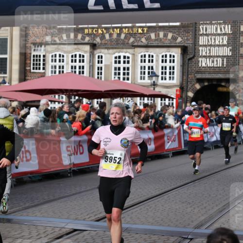 05.10.2025 - 20. swb-Marathon Bremen Yannick Fuchs http://msf.ph/oto/9227781 05.10.2025 10:58:21 Ziel 7077, 9330, 9634, 9952, 10377, 10398, 10620, 11562, 11608 meine-sportfotos.de