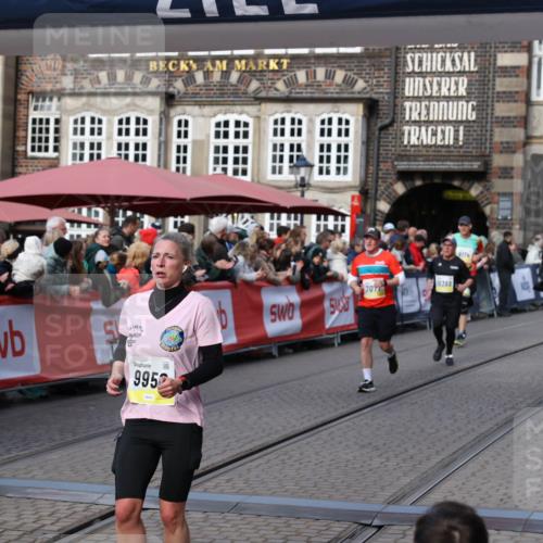 05.10.2025 - 20. swb-Marathon Bremen Yannick Fuchs http://msf.ph/oto/9227786 05.10.2025 10:58:22 Ziel 7077, 9330, 9634, 9952, 10368, 10377, 10398, 10620, 10786, 11049, 11562, 11608 meine-sportfotos.de