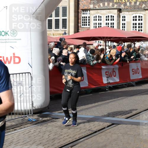 05.10.2025 - 20. swb-Marathon Bremen Yannick Fuchs http://msf.ph/oto/9227788 05.10.2025 11:01:28 Ziel 9613, 9925, 10544, 10762, 11680, 11688 meine-sportfotos.de