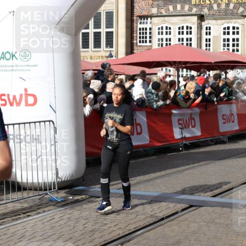 05.10.2025 - 20. swb-Marathon Bremen Yannick Fuchs http://msf.ph/oto/9227791 05.10.2025 11:01:28 Ziel 9613, 9925, 10544, 10762, 11680, 11688 meine-sportfotos.de