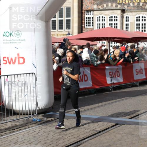 05.10.2025 - 20. swb-Marathon Bremen Yannick Fuchs http://msf.ph/oto/9227798 05.10.2025 11:01:28 Ziel 9613, 9925, 10544, 10762, 11680, 11688 meine-sportfotos.de
