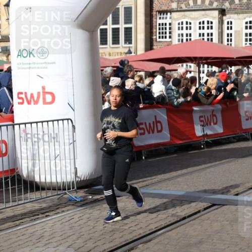 05.10.2025 - 20. swb-Marathon Bremen Yannick Fuchs http://msf.ph/oto/9227814 05.10.2025 11:01:28 Ziel 9613, 9925, 10544, 10762, 11680, 11688 meine-sportfotos.de