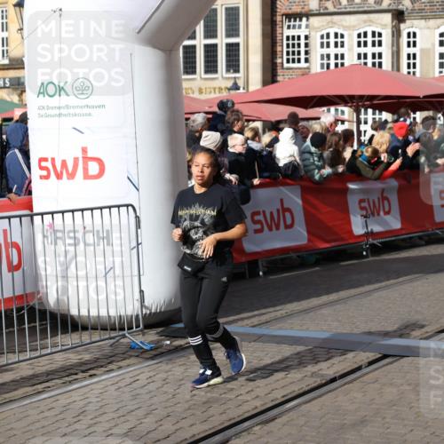 05.10.2025 - 20. swb-Marathon Bremen Yannick Fuchs http://msf.ph/oto/9227818 05.10.2025 11:01:28 Ziel 9613, 9925, 10544, 10762, 11680, 11688 meine-sportfotos.de