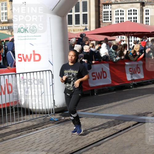 05.10.2025 - 20. swb-Marathon Bremen Yannick Fuchs http://msf.ph/oto/9227823 05.10.2025 11:01:28 Ziel 9613, 9925, 10544, 10762, 11680, 11688 meine-sportfotos.de