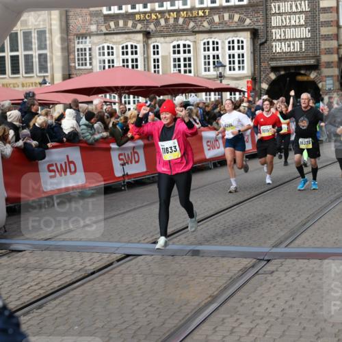 05.10.2025 - 20. swb-Marathon Bremen Yannick Fuchs http://msf.ph/oto/9227855 05.10.2025 11:01:35 Ziel 7908, 9286, 9371, 10157, 10336, 11194, 11633 meine-sportfotos.de