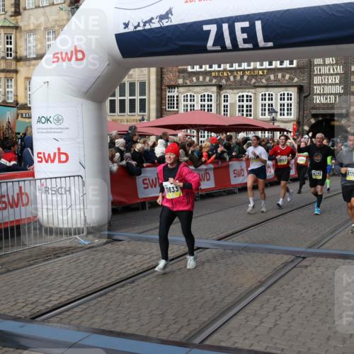 05.10.2025 - 20. swb-Marathon Bremen Yannick Fuchs http://msf.ph/oto/9227888 05.10.2025 11:01:35 Ziel 7908, 9286, 9371, 10157, 10336, 11194, 11633 meine-sportfotos.de