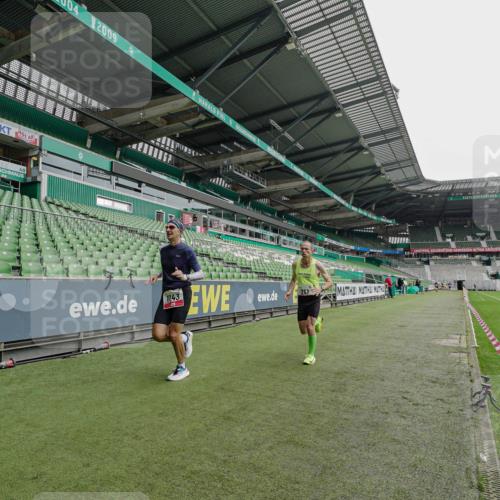 05.10.2025 - 20. swb-Marathon Bremen Michael Burmester http://msf.ph/oto/9227896 05.10.2025 12:23:00 Laufen im Stadion 4, 16, 351, 456, 1143, 1351, 1363, 2138, 1024 meine-sportfotos.de