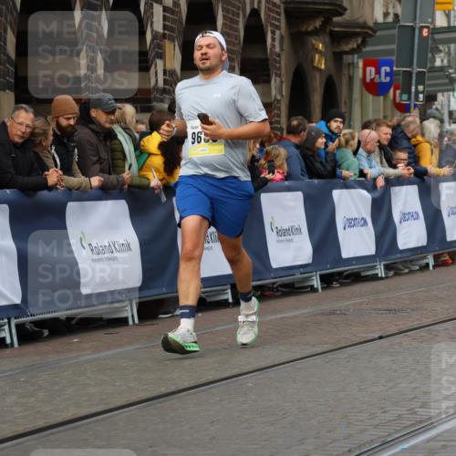 05.10.2025 - 20. swb-Marathon Bremen Strokosch-Dieckow http://msf.ph/oto/9227904 05.10.2025 10:50:12 Ziel 9579, 9645, 9689, 10022, 10356, 10400, 10443, 11104 meine-sportfotos.de