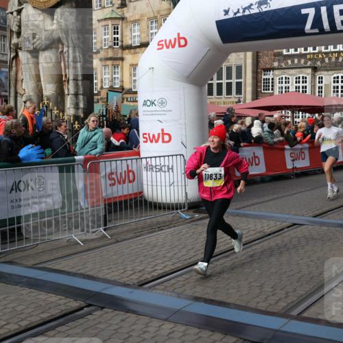 05.10.2025 - 20. swb-Marathon Bremen Yannick Fuchs http://msf.ph/oto/9227905 05.10.2025 11:01:36 Ziel 7908, 9286, 9371, 10157, 10336, 11194, 11493, 11633 meine-sportfotos.de