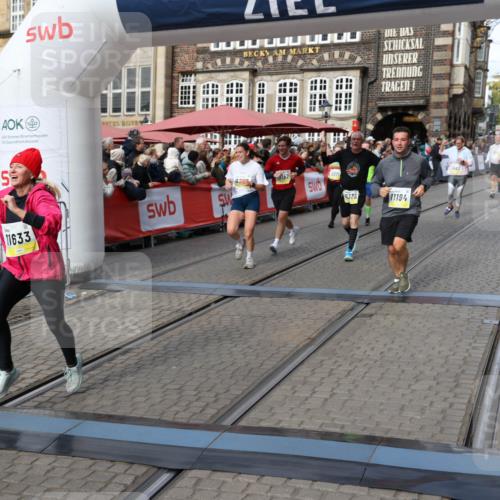 05.10.2025 - 20. swb-Marathon Bremen Yannick Fuchs http://msf.ph/oto/9227910 05.10.2025 11:01:36 Ziel 7908, 9286, 9371, 10157, 10336, 11194, 11493, 11633 meine-sportfotos.de
