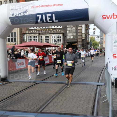 05.10.2025 - 20. swb-Marathon Bremen Yannick Fuchs http://msf.ph/oto/9227915 05.10.2025 11:01:36 Ziel 7908, 9286, 9371, 10157, 10336, 11194, 11493, 11633 meine-sportfotos.de