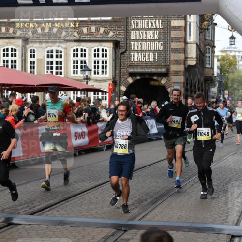 05.10.2025 - 20. swb-Marathon Bremen Yannick Fuchs http://msf.ph/oto/9227916 05.10.2025 10:58:25 Ziel 7077, 9174, 9330, 9462, 9952, 10368, 10786, 11049, 11184, 11495, 11562, 11724 meine-sportfotos.de
