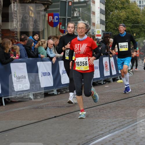05.10.2025 - 20. swb-Marathon Bremen Strokosch-Dieckow http://msf.ph/oto/9227919 05.10.2025 10:50:13 Ziel 9579, 9645, 9689, 10022, 10356, 10400, 10443, 11104 meine-sportfotos.de