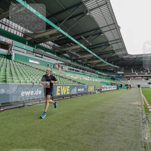 05.10.2025 - 20. swb-Marathon Bremen Michael Burmester http://msf.ph/oto/9227920 05.10.2025 12:23:25 Laufen im Stadion 4, 16, 44, 291, 351, 681, 1117, 1143, 1351, 1363, 1587, 1714, 16, 456, 2138 meine-sportfotos.de