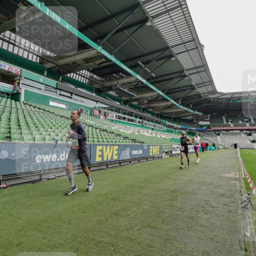 05.10.2025 - 20. swb-Marathon Bremen Michael Burmester http://msf.ph/oto/9227926 05.10.2025 12:23:33 Laufen im Stadion 44, 291, 351, 681, 691, 1117, 1143, 1363, 1587, 1714, 4, 16, 456, 1351, 2138 meine-sportfotos.de